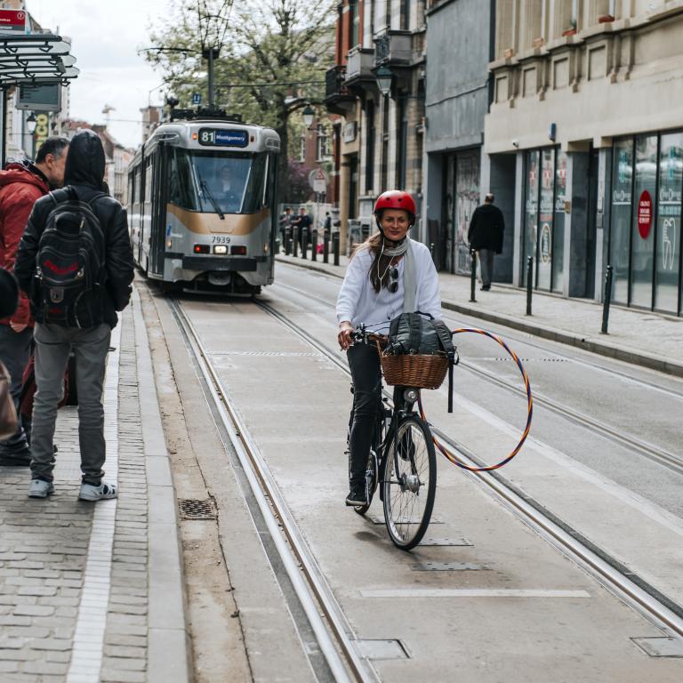 Sfeerbeeld Brussel met fietser
